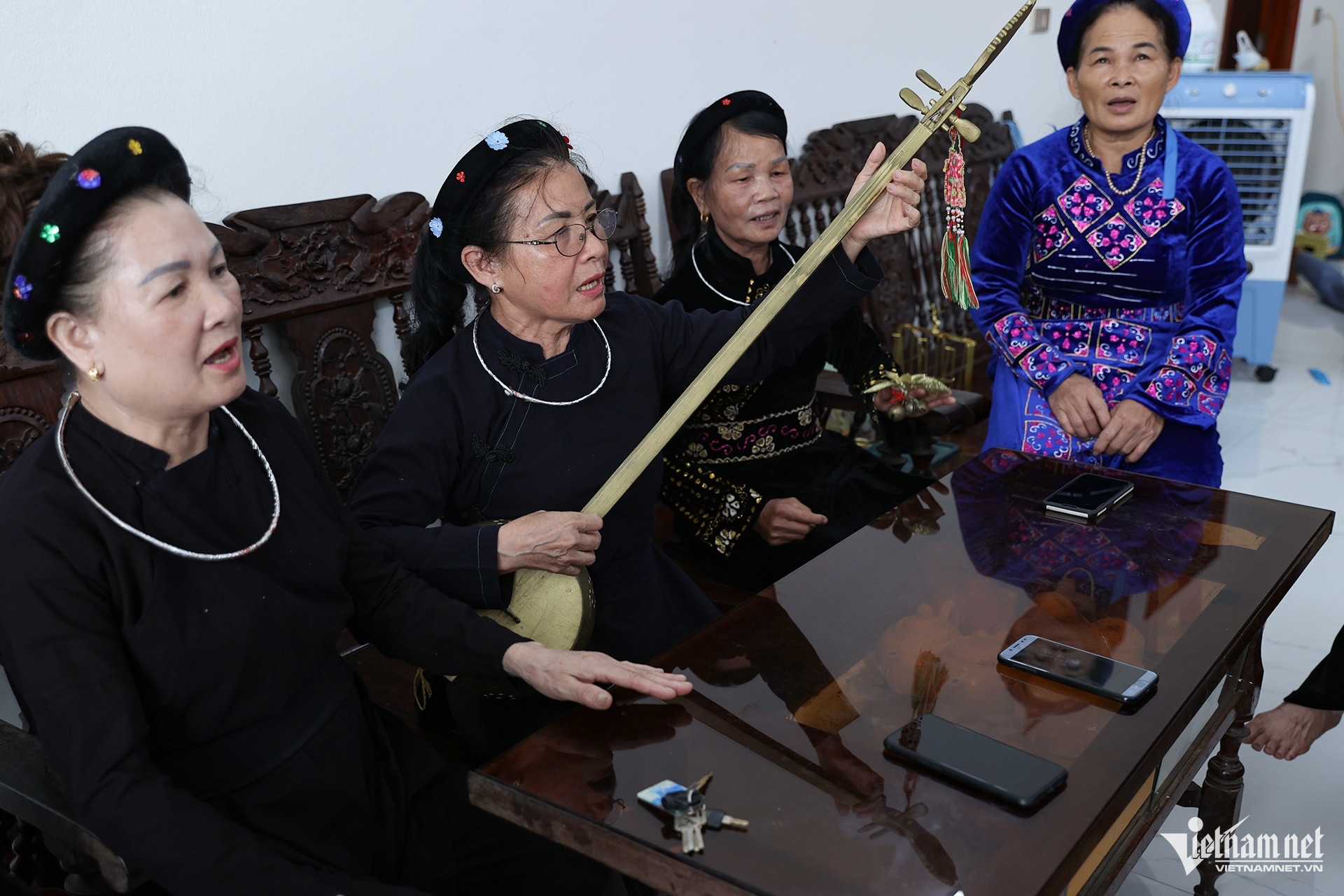 W-Truyền dạy hát then 3a.jpg