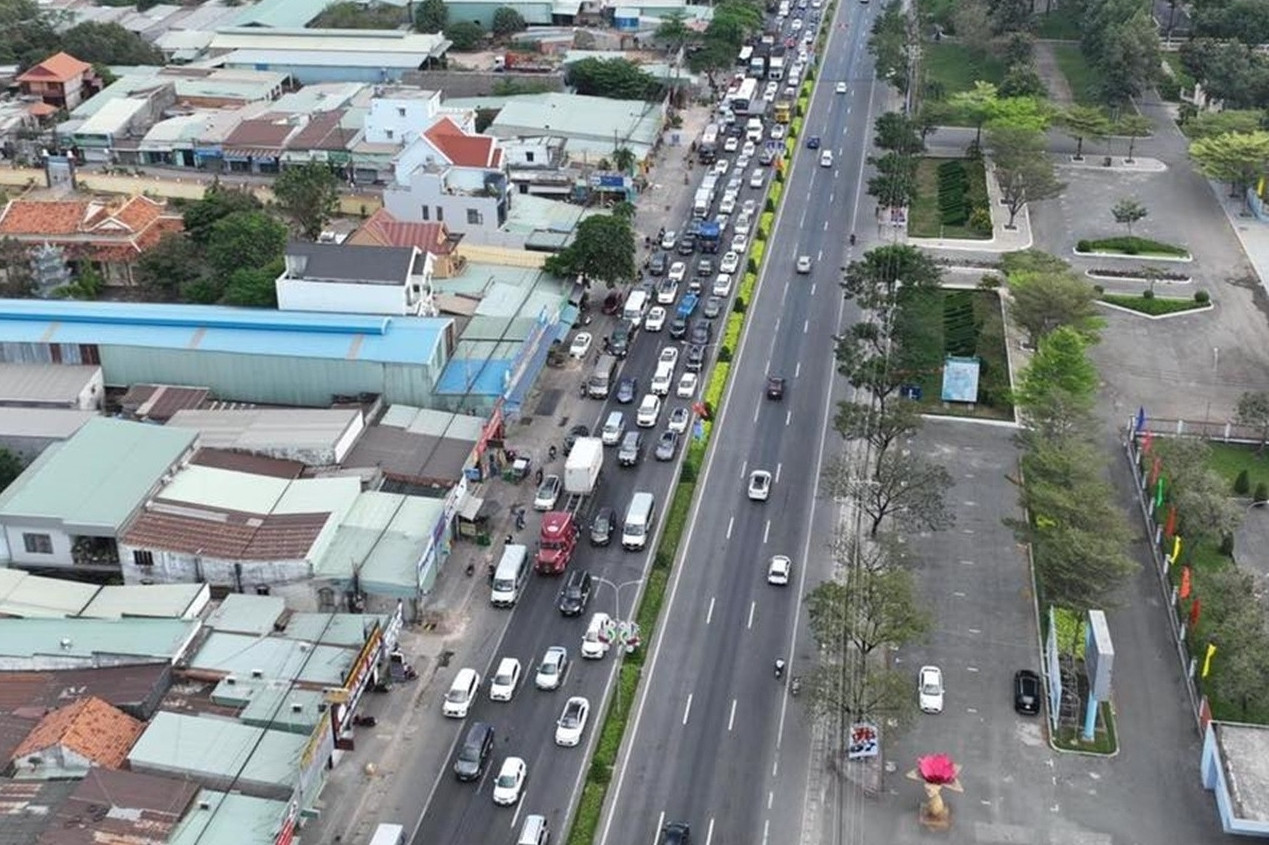 TPHCM điều chỉnh phân làn giao thông Quốc lộ 51 từ 17/11, tài xế cần lưu ý gì?