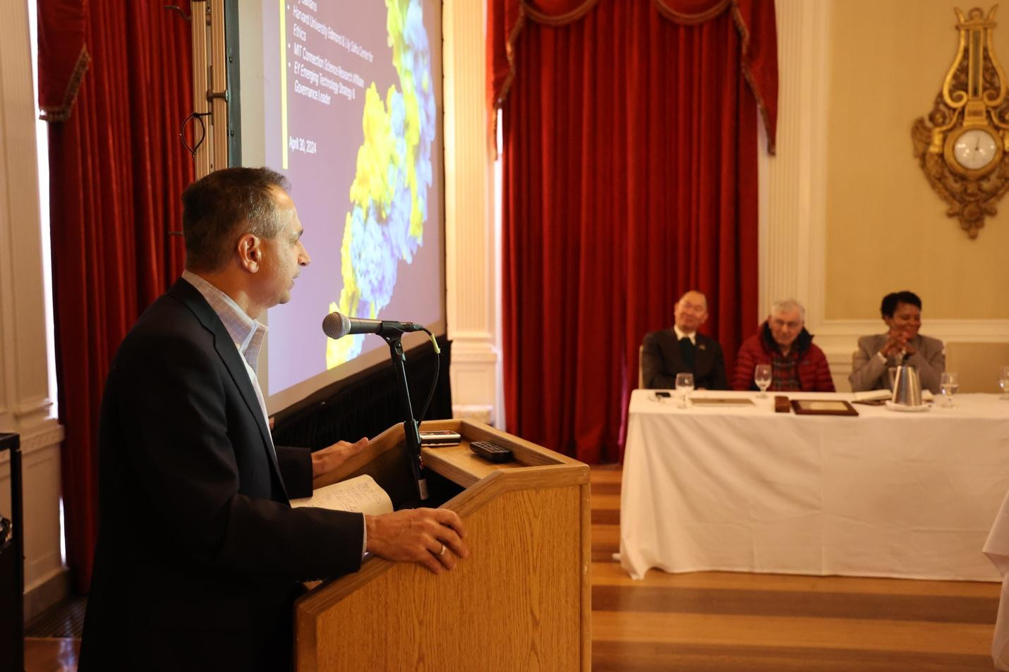 AI và Đạo đức: Vì sao minh bạch là nền tảng của niềm tin?