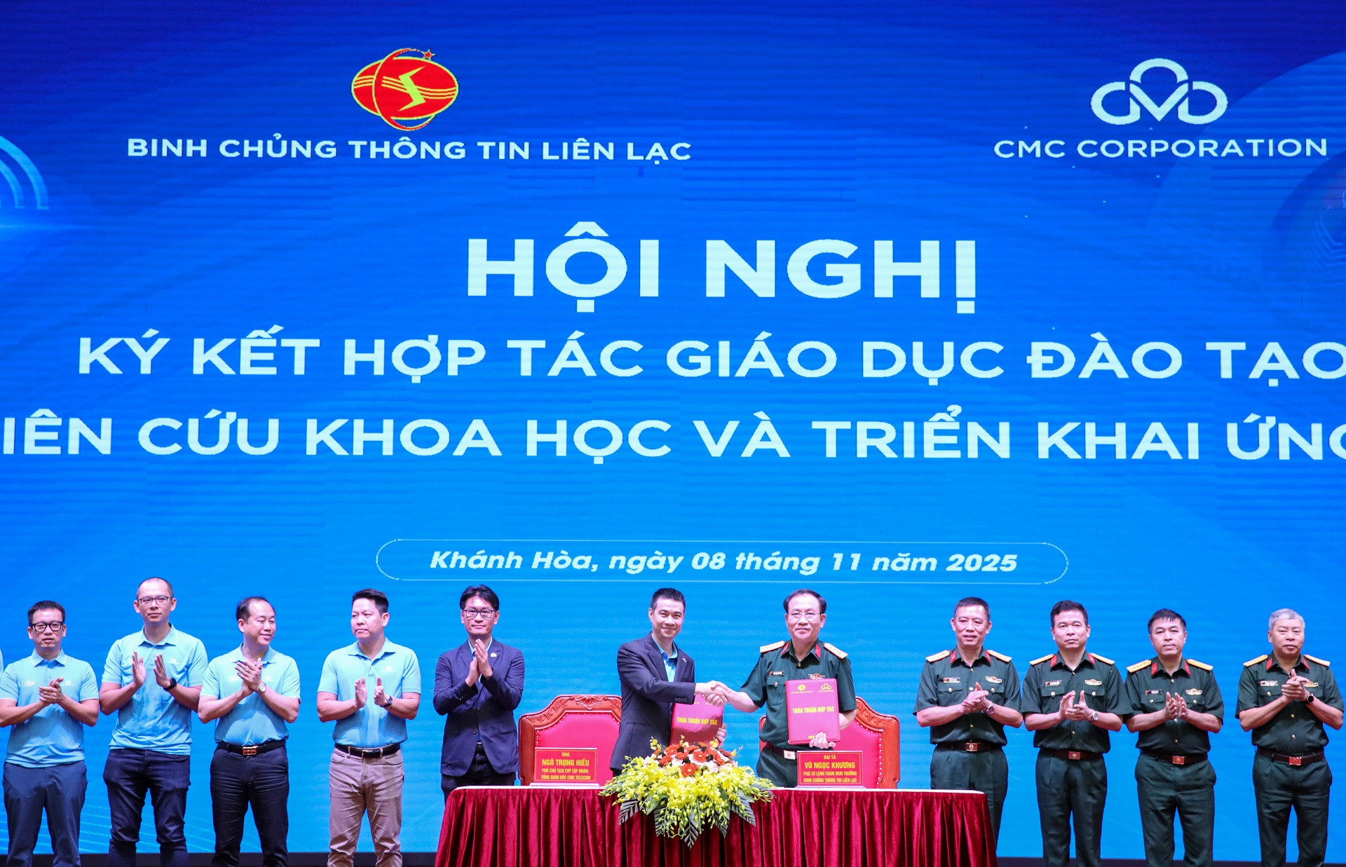 CMC và Binh chủng Thông tin liên lạc hợp tác đào tạo, R&D, hạ tầng viễn thông