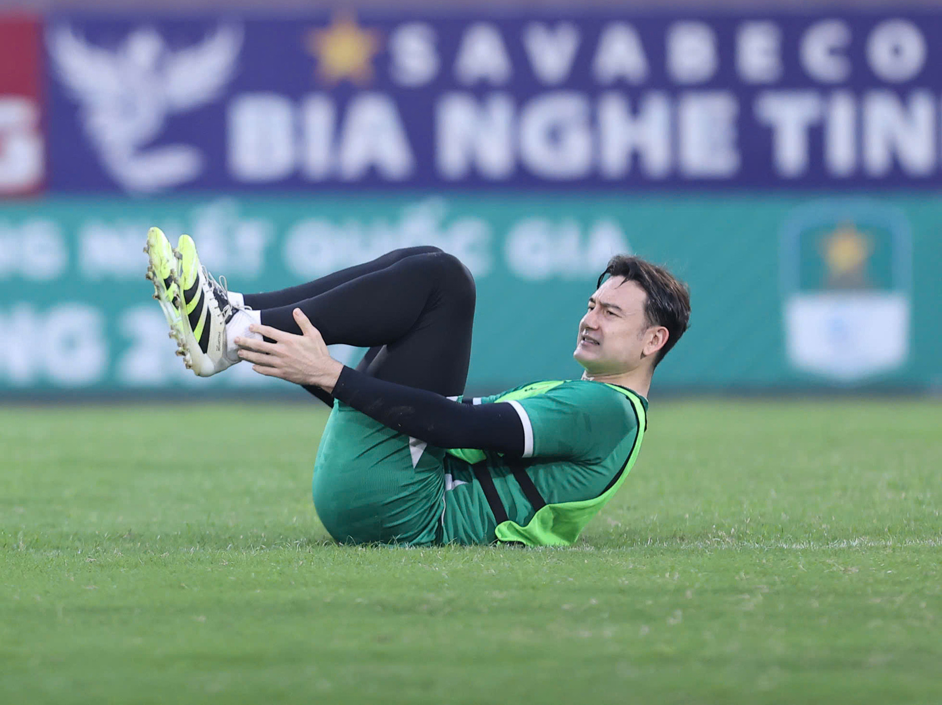 Tuyển Việt Nam: Xuân Son chạy như 'xé gió', Văn Lâm bỏ dở buổi tập dang van lam.jpg