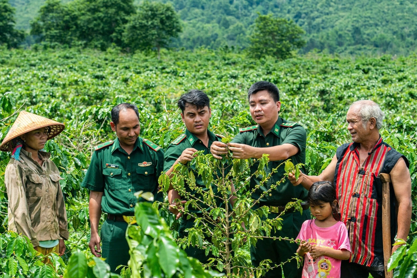 Dựng “lá chắn lòng dân”, giữ vững phên giậu Tổ quốc
