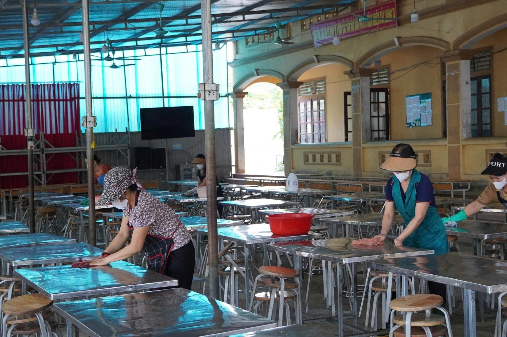 Hơn 160 học sinh mắc cúm A, trường học ở Nghệ An cho gần 400 em nghỉ học