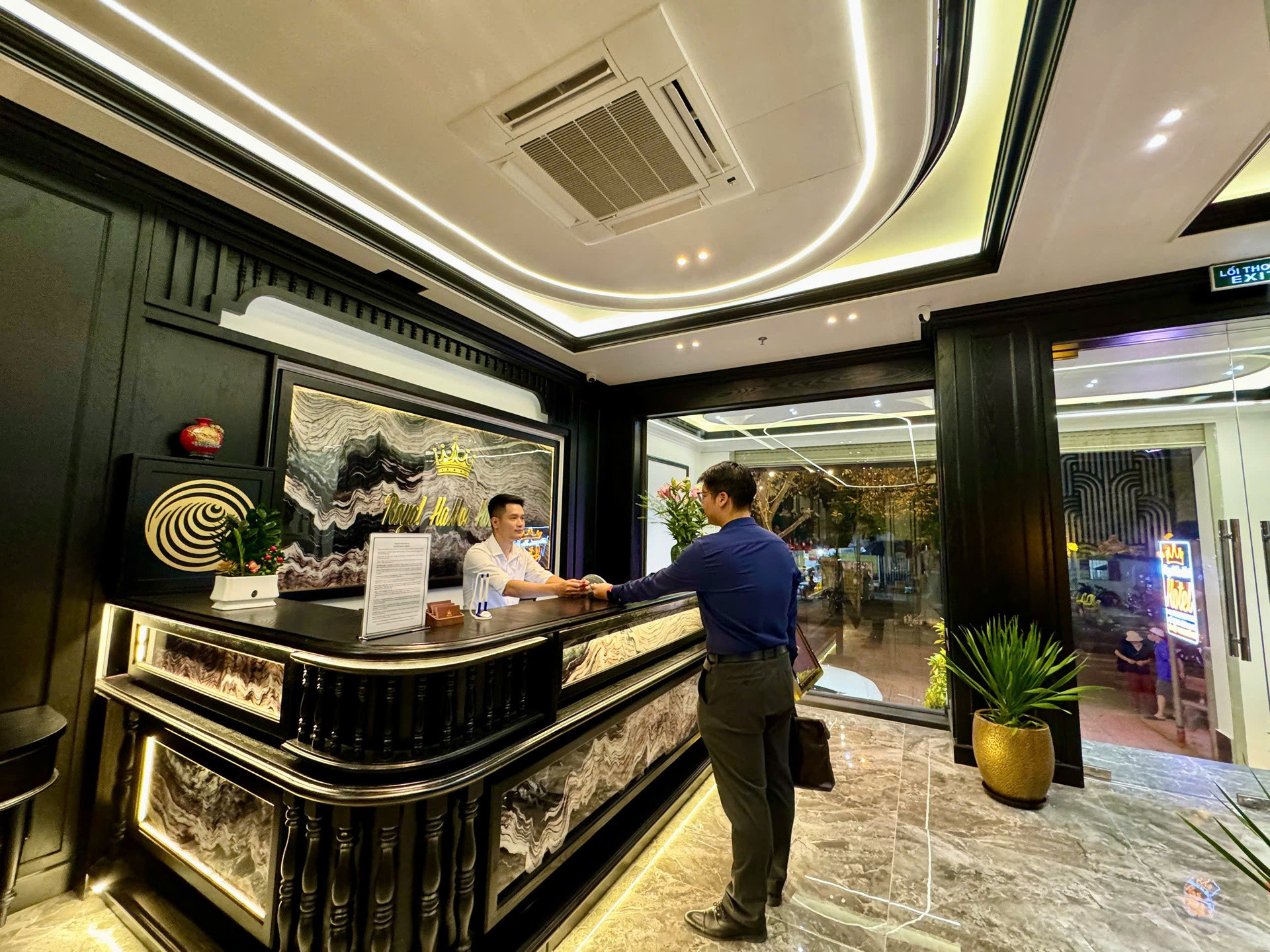 khách sạn từ chối khách