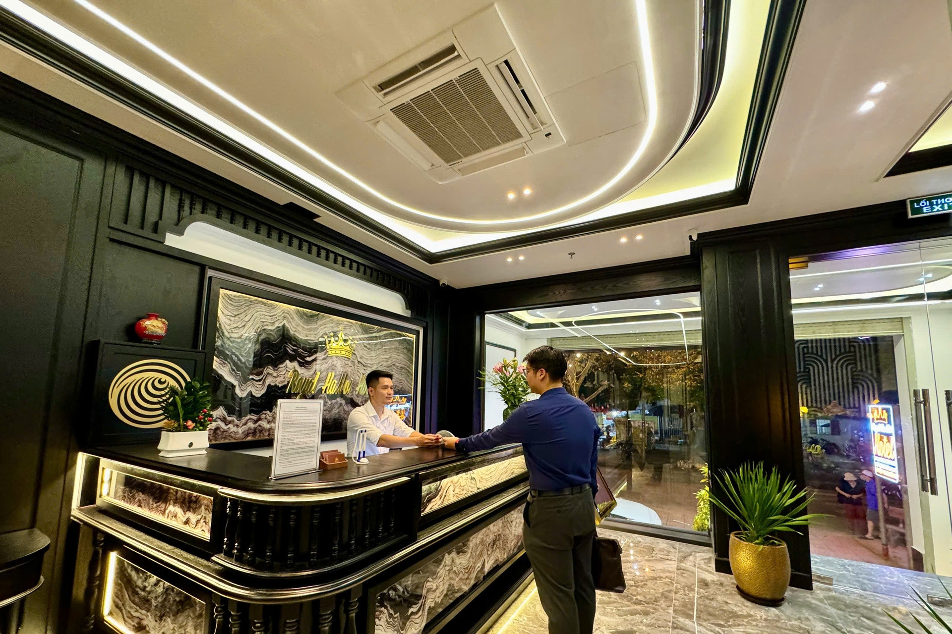 Loạt khách sạn ‘Royal’ ở Hà Nội kêu oan: 'Chúng tôi không liên quan'