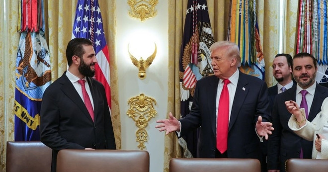 Ông Trump ca ngợi Tổng thống Syria, nới lỏng lệnh trừng phạt thêm 180 ngày