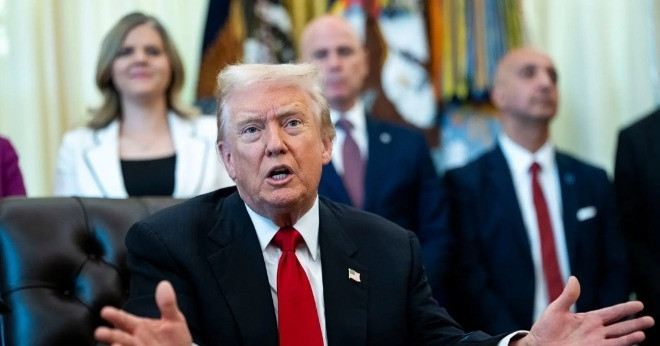 Ông Trump cảnh báo &amp;apos;thảm họa an ninh&amp;apos; nếu chính sách thuế quan bị bãi bỏ