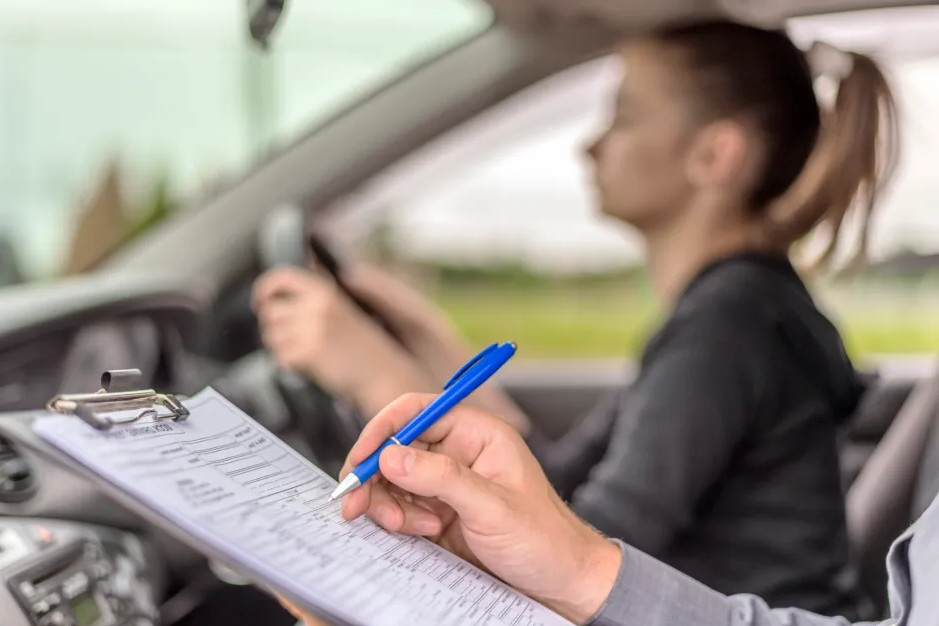 Thi lý thuyết lái xe 75 lần mới đỗ, người học phải bỏ ra số tiền kỷ lục