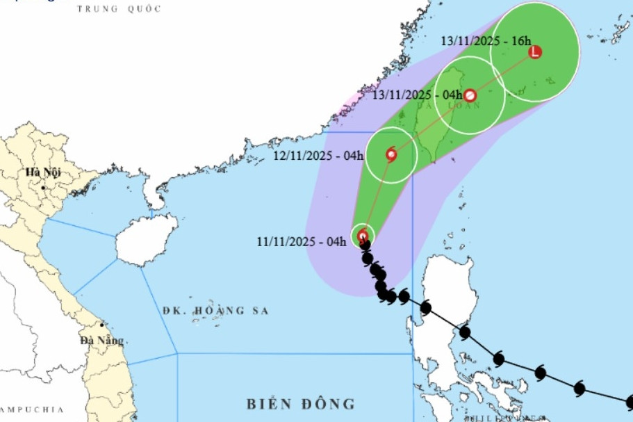 Tin mới nhất về bão số 14 Fung- Wong: Tiếp tục đổi hướng và dần ra khỏi Biển Đông
