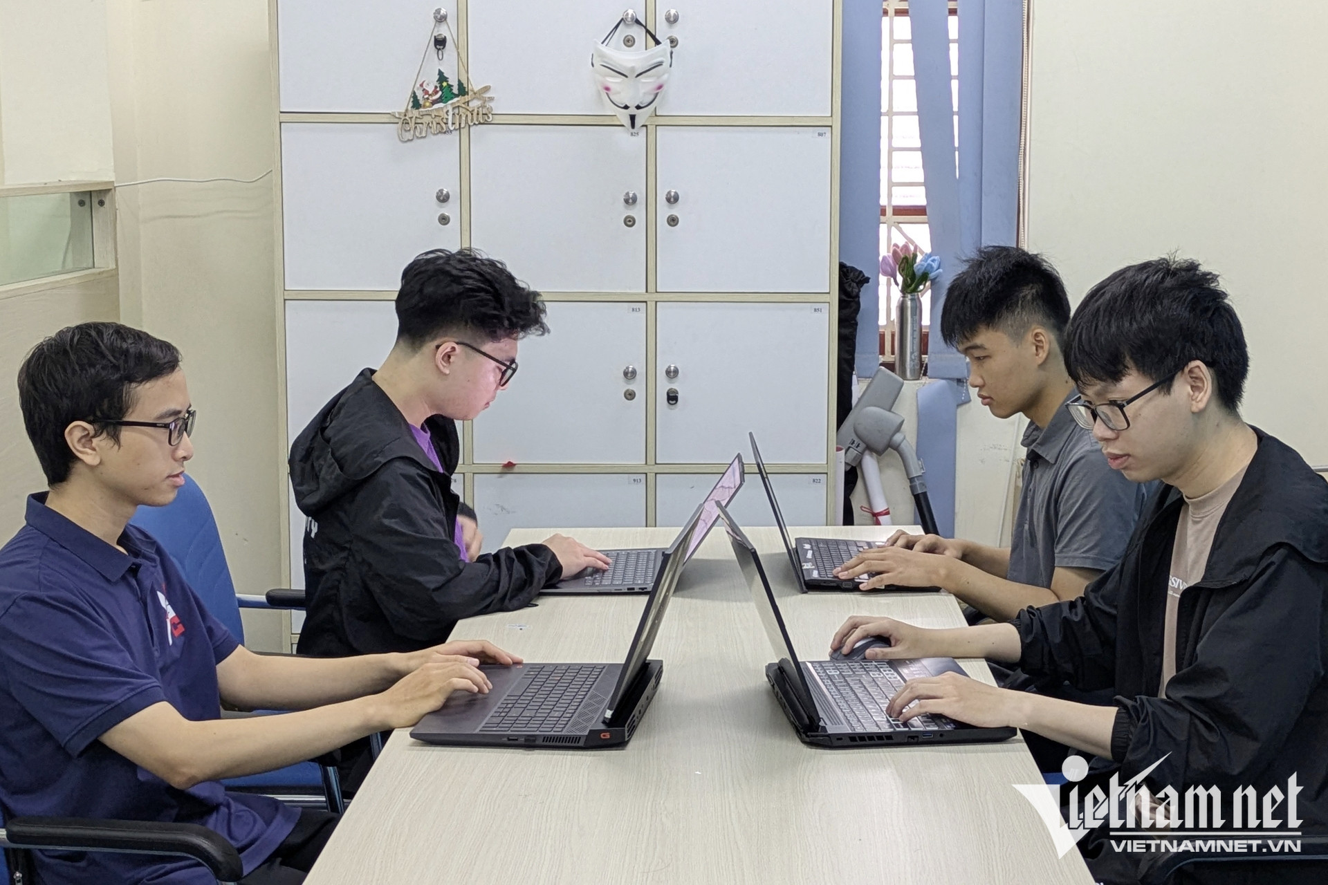 W-dao tao nhan su an ninh mang 01.jpg