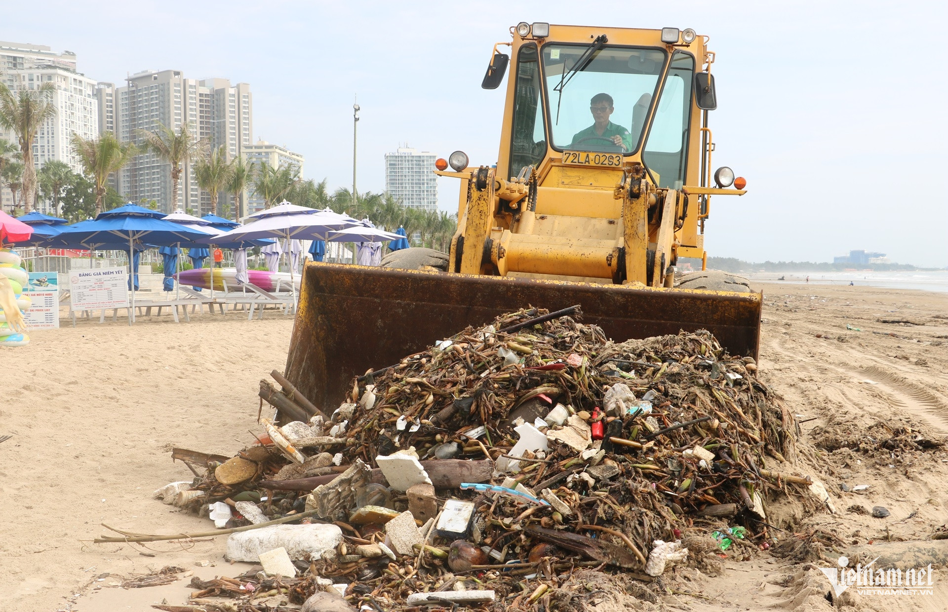 W-rác trôi vào bờ biển vũng tàu.JPG.jpg