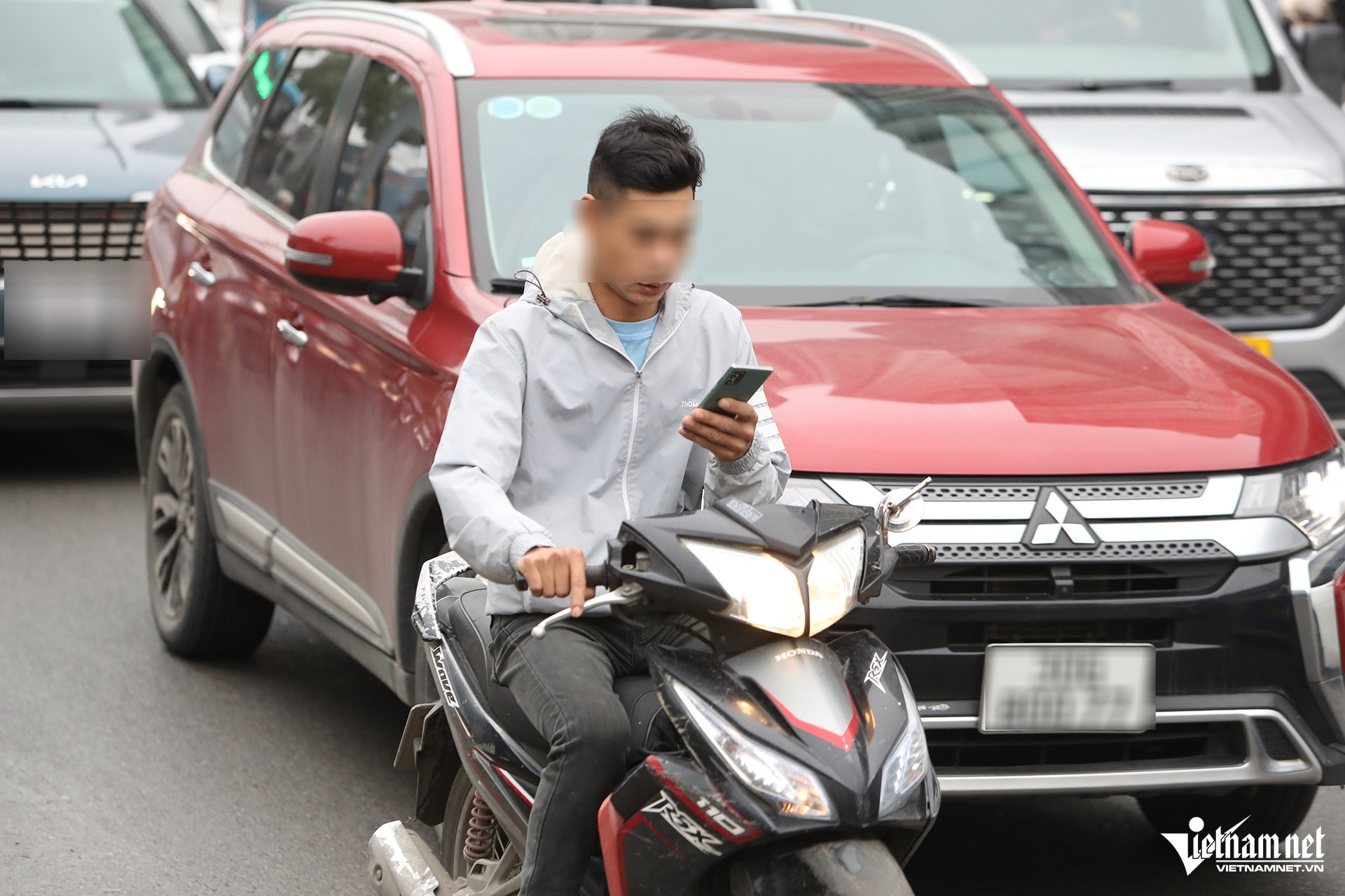 W-tai xe dung dien thoai 04.JPG.jpg