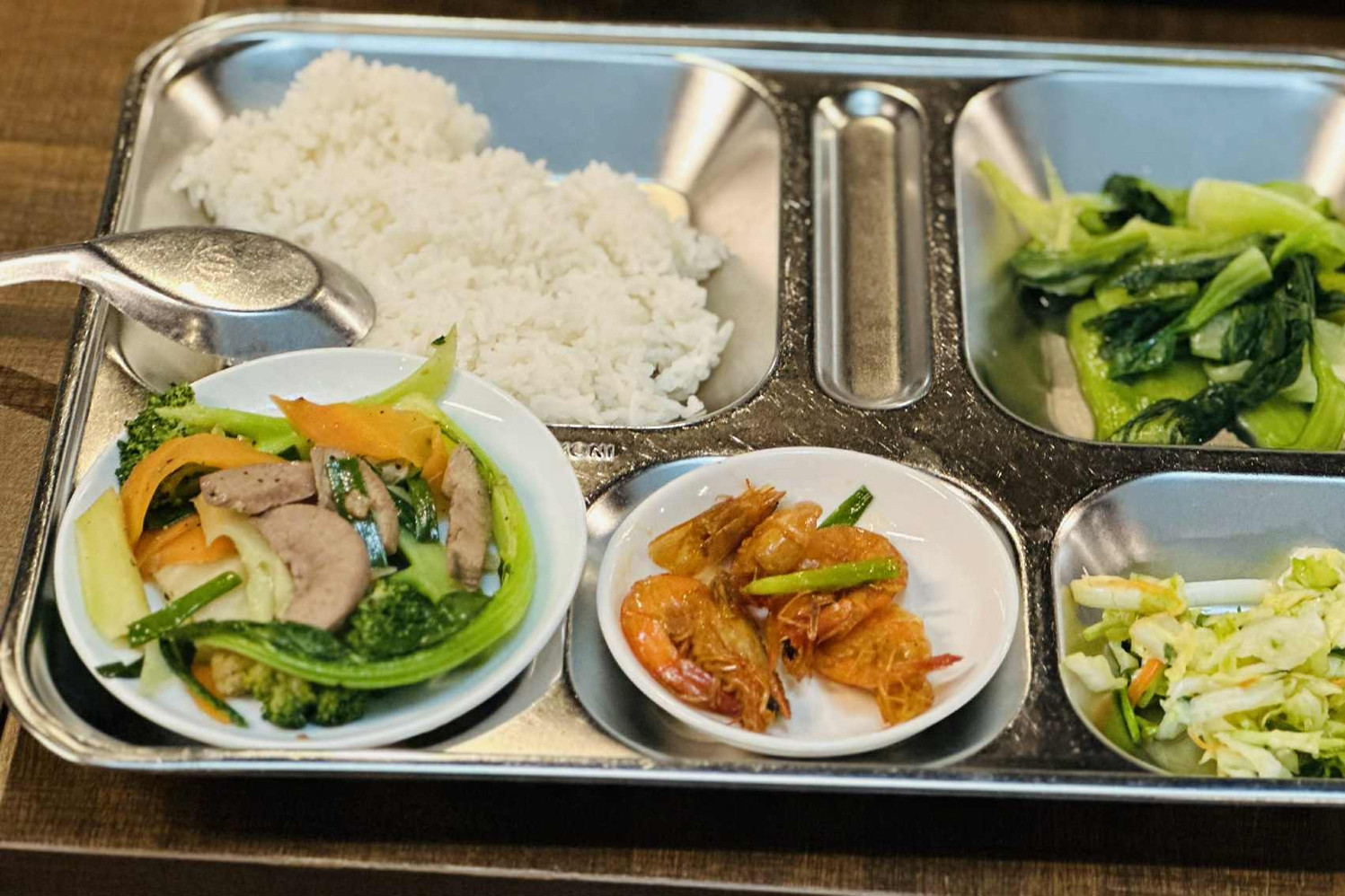 Yêu cầu điều tra, truy xuất thực phẩm vụ hàng chục công nhân nghi ngộ độc