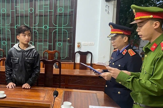 Bản tin cuối ngày 12/11: Khởi tố nam sinh lớp 11 đánh học sinh lớp 9 tử vong Bản tin cuối ngày 12/11: Khởi tố nam sinh lớp 11 đánh học sinh lớp 9 tử vong