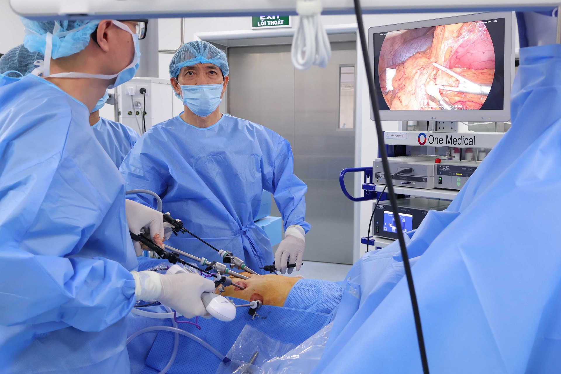 Phẫu thuật nội soi cứu sống cụ bà 80 tuổi bị ung thư dạ dày ở vùng ‘tử huyệt’