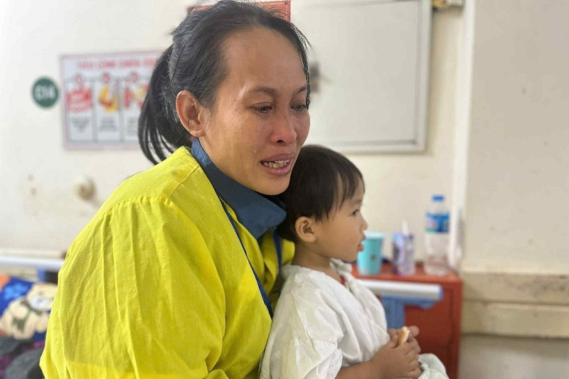 Bác sĩ kêu gọi cứu cháu bé 2 tuổi ở Nghệ An bị u não ác tính