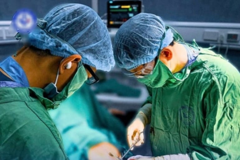 Bé trai ở Hà Nội bỏng nặng khi nghịch đốt cồn trong nhà tắm