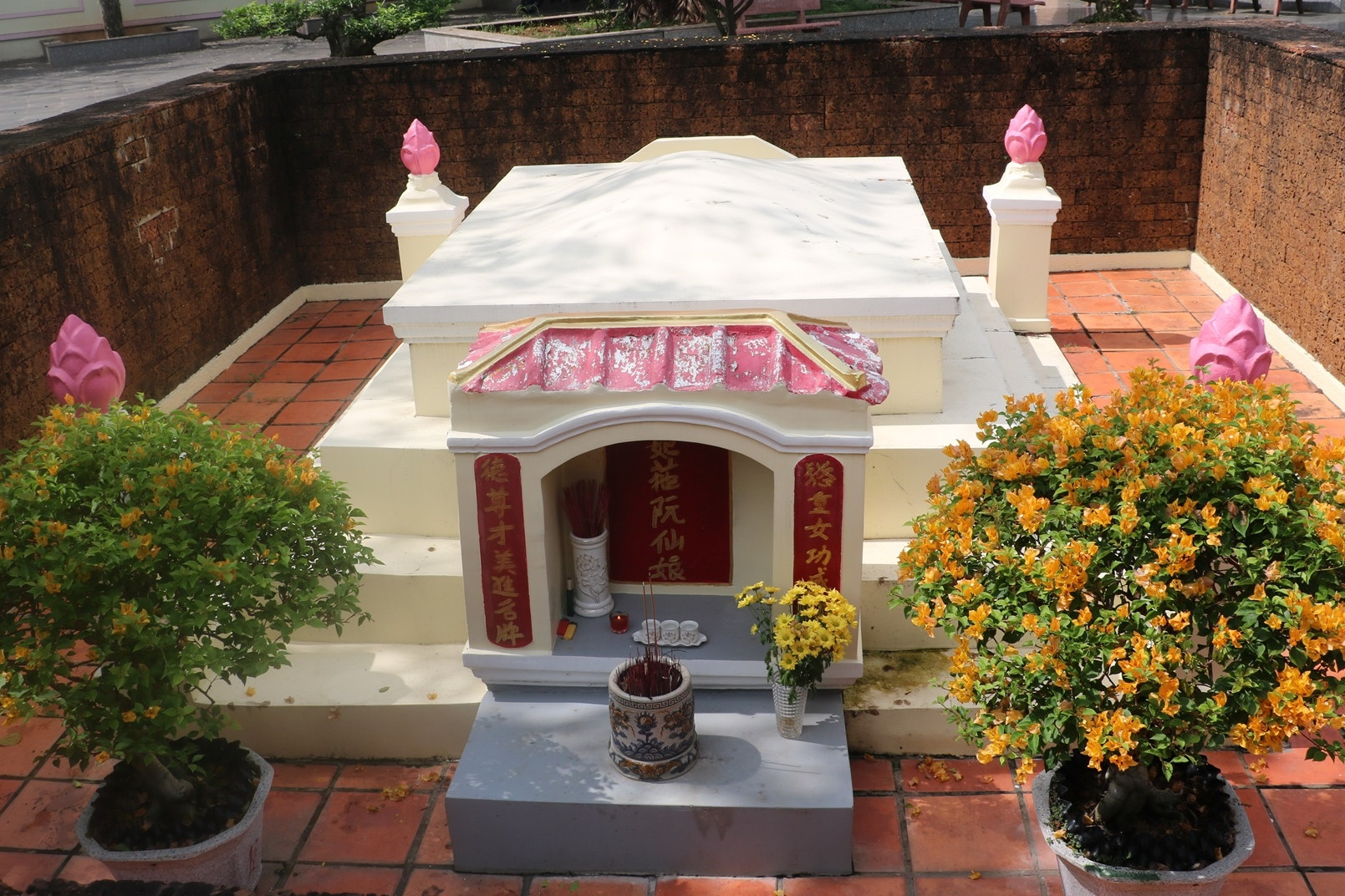 Bí ẩn ngôi mộ cổ hơn 260 năm mang tên người phụ nữ được cả vùng đất ghi nhớ