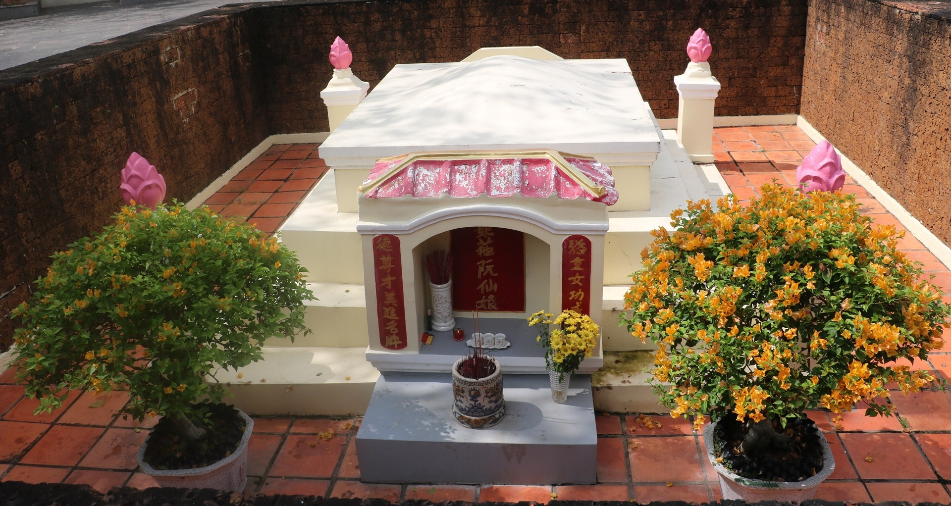 Bí ẩn ngôi mộ cổ hơn 260 năm mang tên người phụ nữ được cả vùng đất ghi nhớ