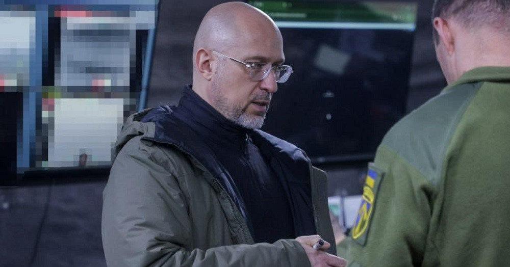 Bộ trưởng Quốc phòng Ukraine thị sát Kharkiv, nhà máy hóa dầu Nga bị tấn công