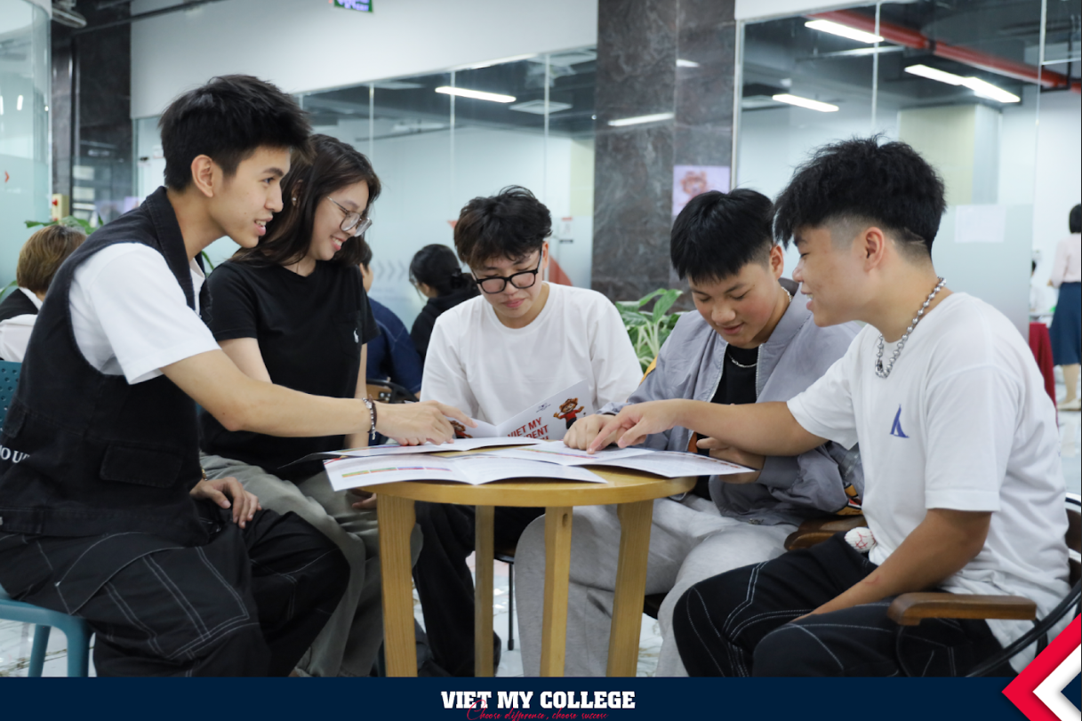 Bước tiến hướng nghiệp tại Cao đẳng Việt Mỹ Hà Nội: Định vị bản thân từ tuổi 15
