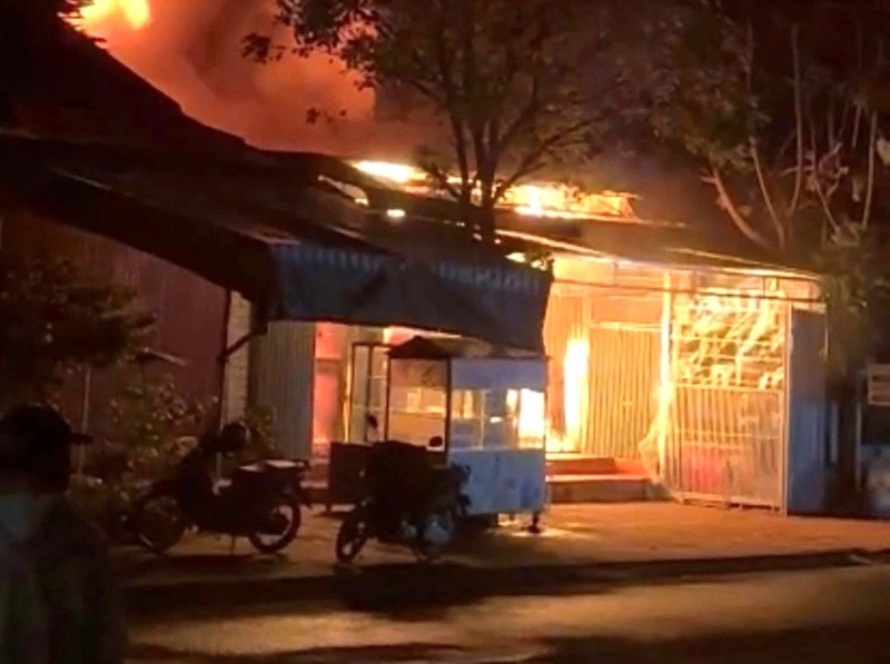 Cháy tạp hóa.jpg