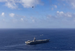 Chiến đấu cơ và tàu sân bay Mỹ. Ảnh: US Navy