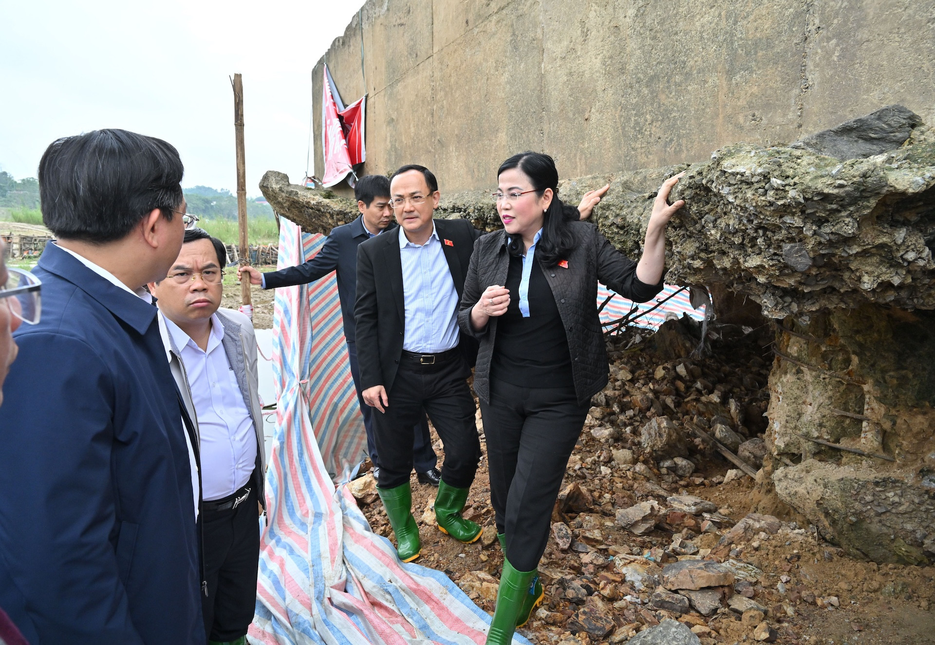 Chủ nhiệm Ủy ban Khoa học, Công nghệ và Môi trường Nguyễn Thanh Hải và Đoàn công tác Khảo sát thực tế tại Công trình cầu Sông Lô, xã Đoan Hùng, tỉnh Phú ThọVQK_9660.JPG