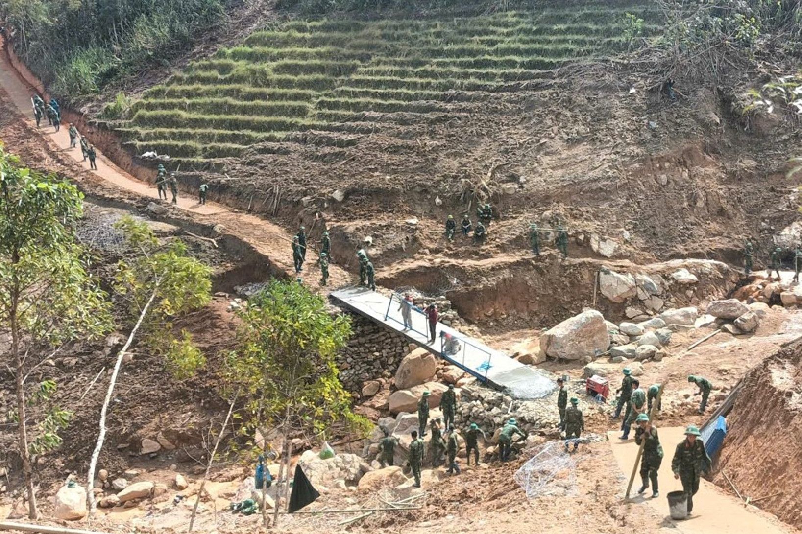 Con đường thắm tình quân dân, phá thế cô lập ở 5 thôn của xã Ngọc Linh