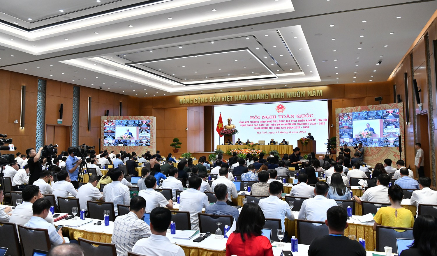 Hội nghị 1719a.jpg