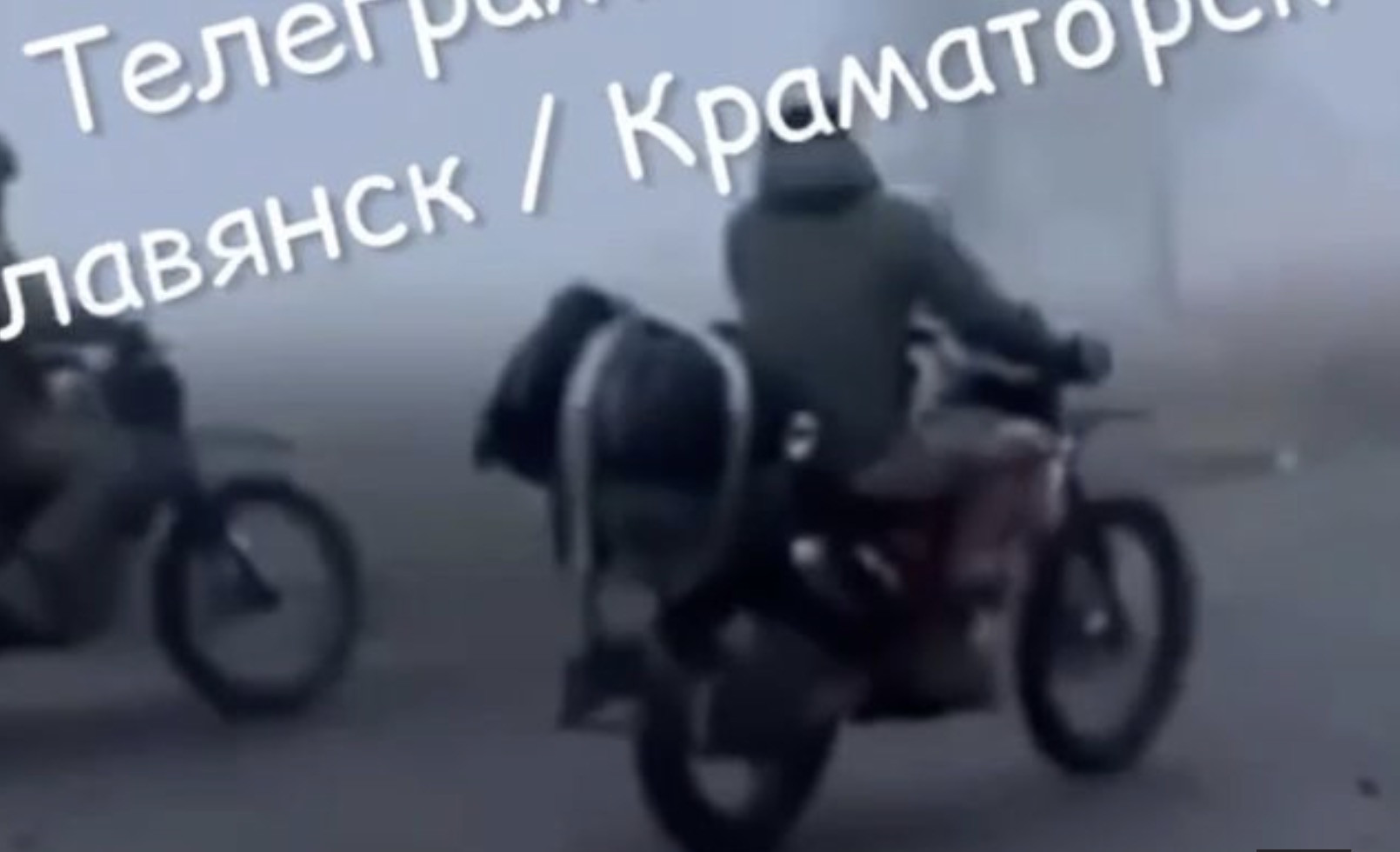 Hàng trăm lính Nga phóng xe máy vào thành phố trọng yếu Pokrovsk