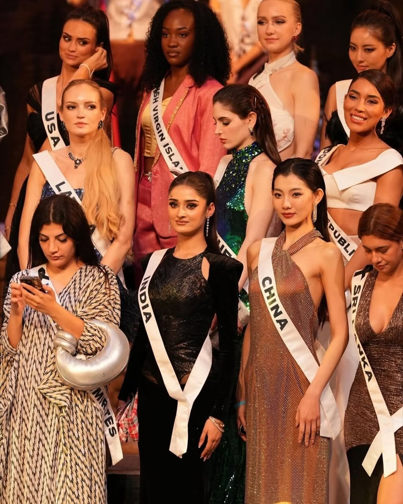 https://static-images.vnncdn.net/vps_images_publish/000001/000003/2025/11/12/miss-universe-001-868.jpg
