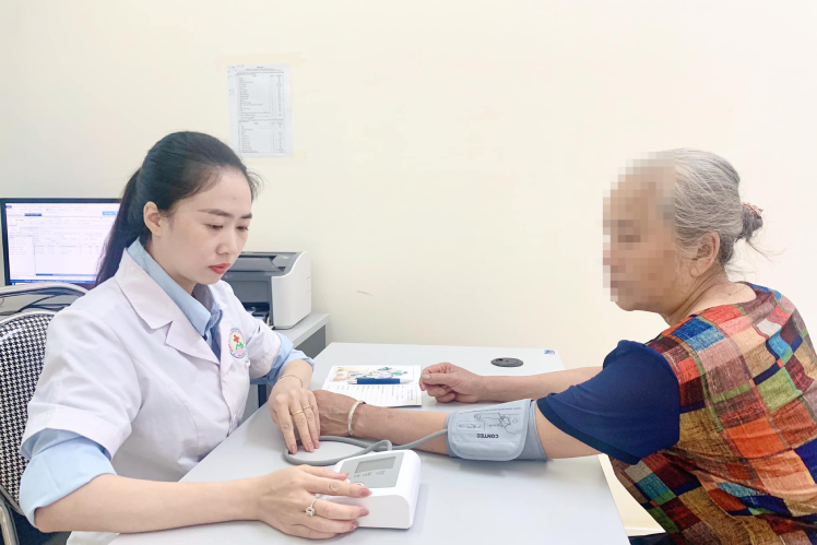 Nâng tầm y tế tuyến cơ sở trong bối cảnh thiếu bệnh viện, thiếu bác sĩ