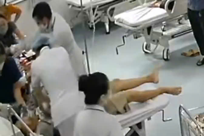 Người đàn ông 60 tuổi bị điện giật ngưng tim khi đang sửa mái nhà