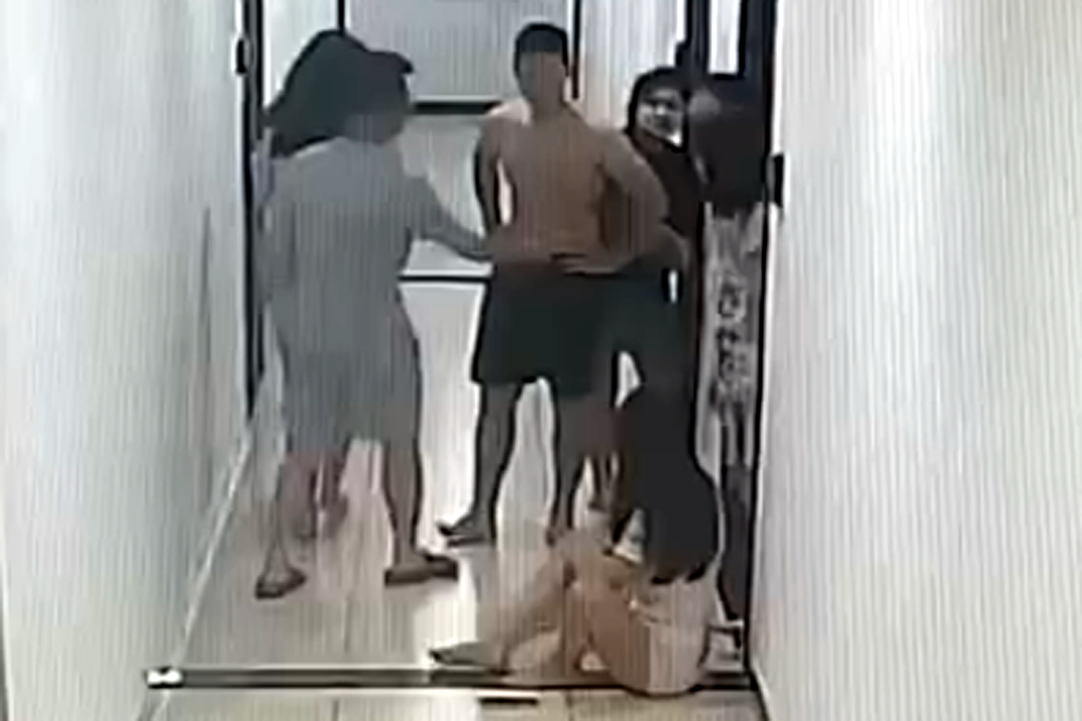 Người vợ tố bị chồng đánh thủng màng nhĩ, chấn động não ngay tại chung cư