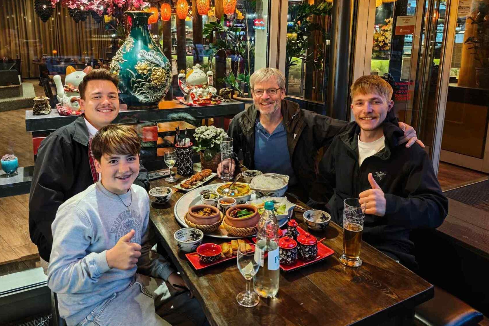 Khách chờ cả tiếng ăn đặc sản Nha Trang ở Mỹ, quán làm 1.400 cuốn nem/ngày Nha Hang O Duc Dong Nuom Nuop Nho Mam Com Ca Kho Ca Muoi Gia Hon 14 Trieu Dong 2915