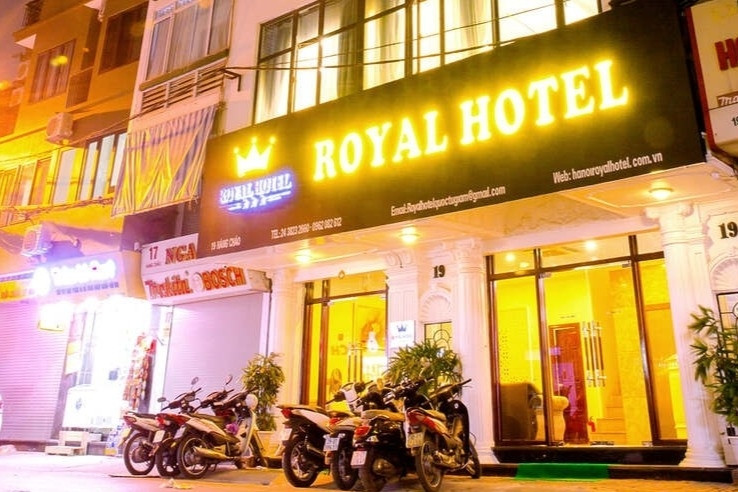 'Nhân viên khách sạn vô cảm khi để khách nữ tự đi tìm phòng lúc 2h'