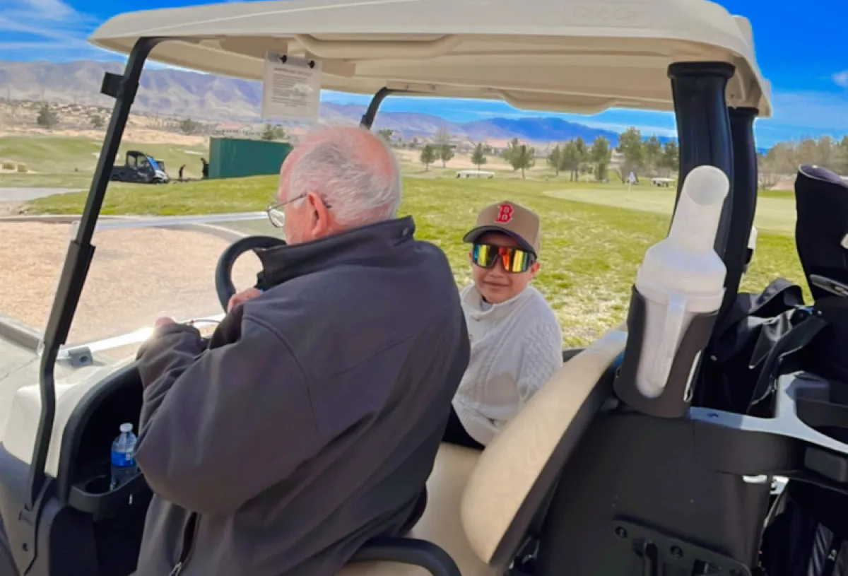 Nữ tài xế 27 tuổi chở miễn phí cụ ông 92 tuổi gần 1 năm vì lí do bất ngờ