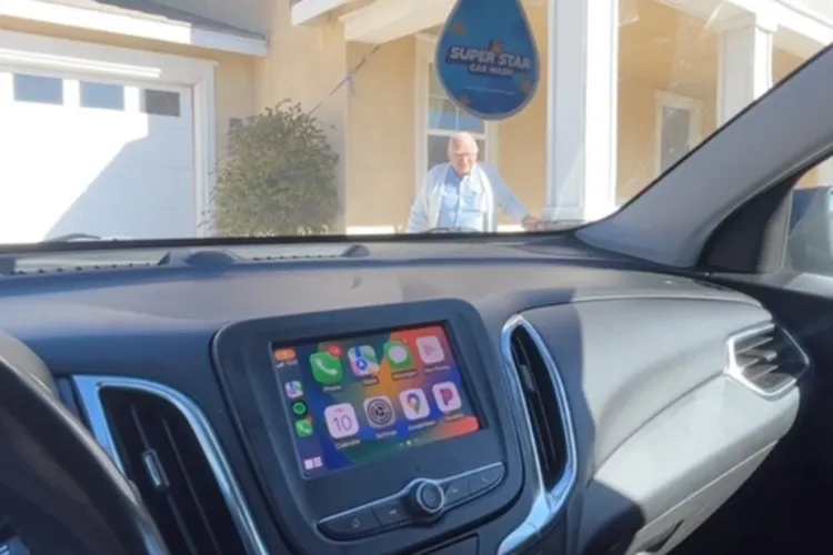 nữ tài xế miễn phí cụ ông