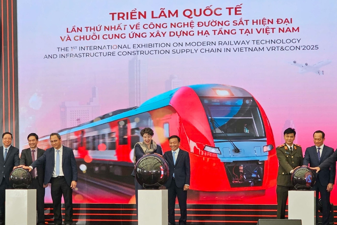 Phát triển hệ sinh thái đường sắt gắn với chuyển đổi xanh và chuyển đổi số