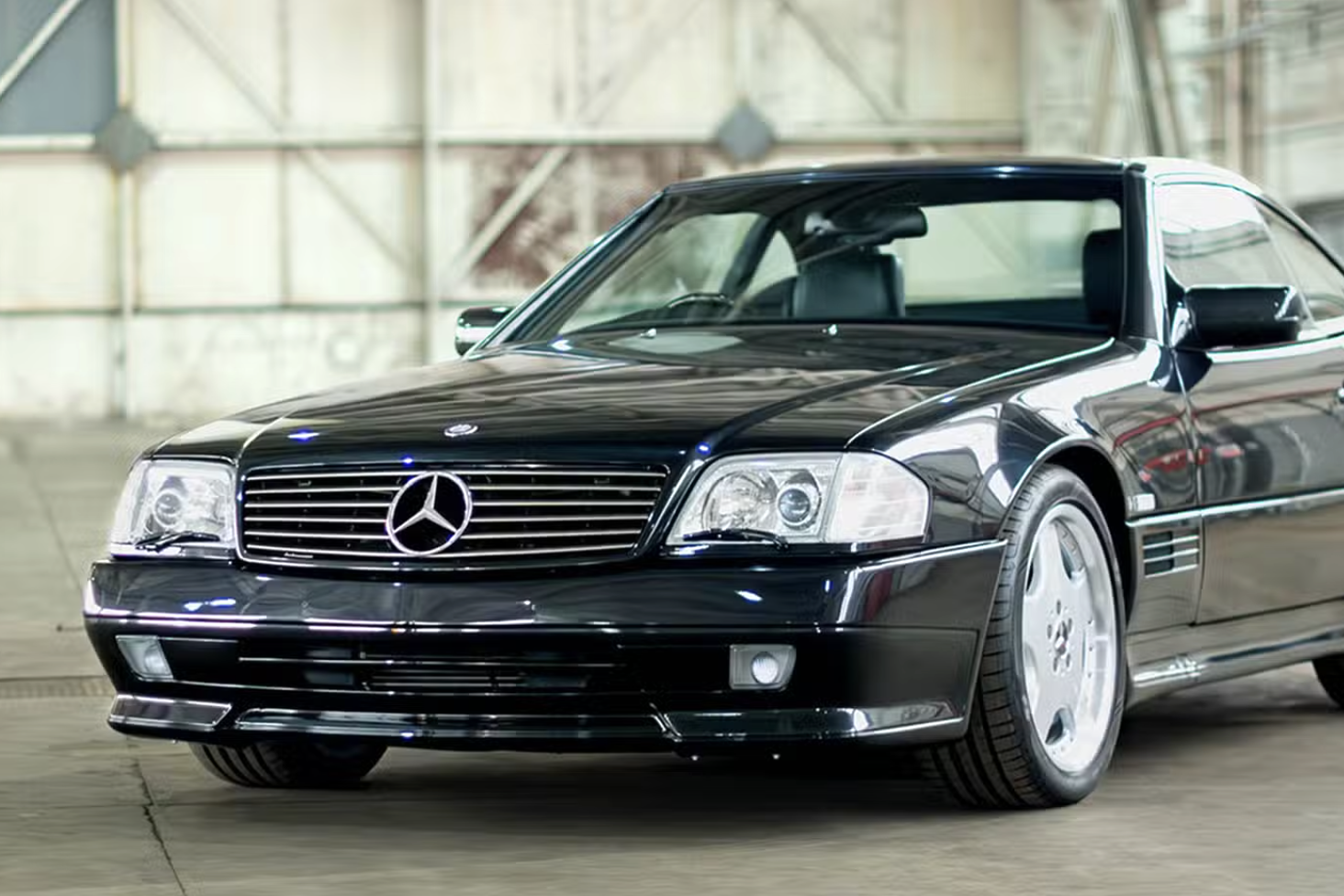 Soi xế cổ Mercedes SL 73 AMG hàng hiếm 30 năm tuổi đội giá lên đến 15 tỷ đồng