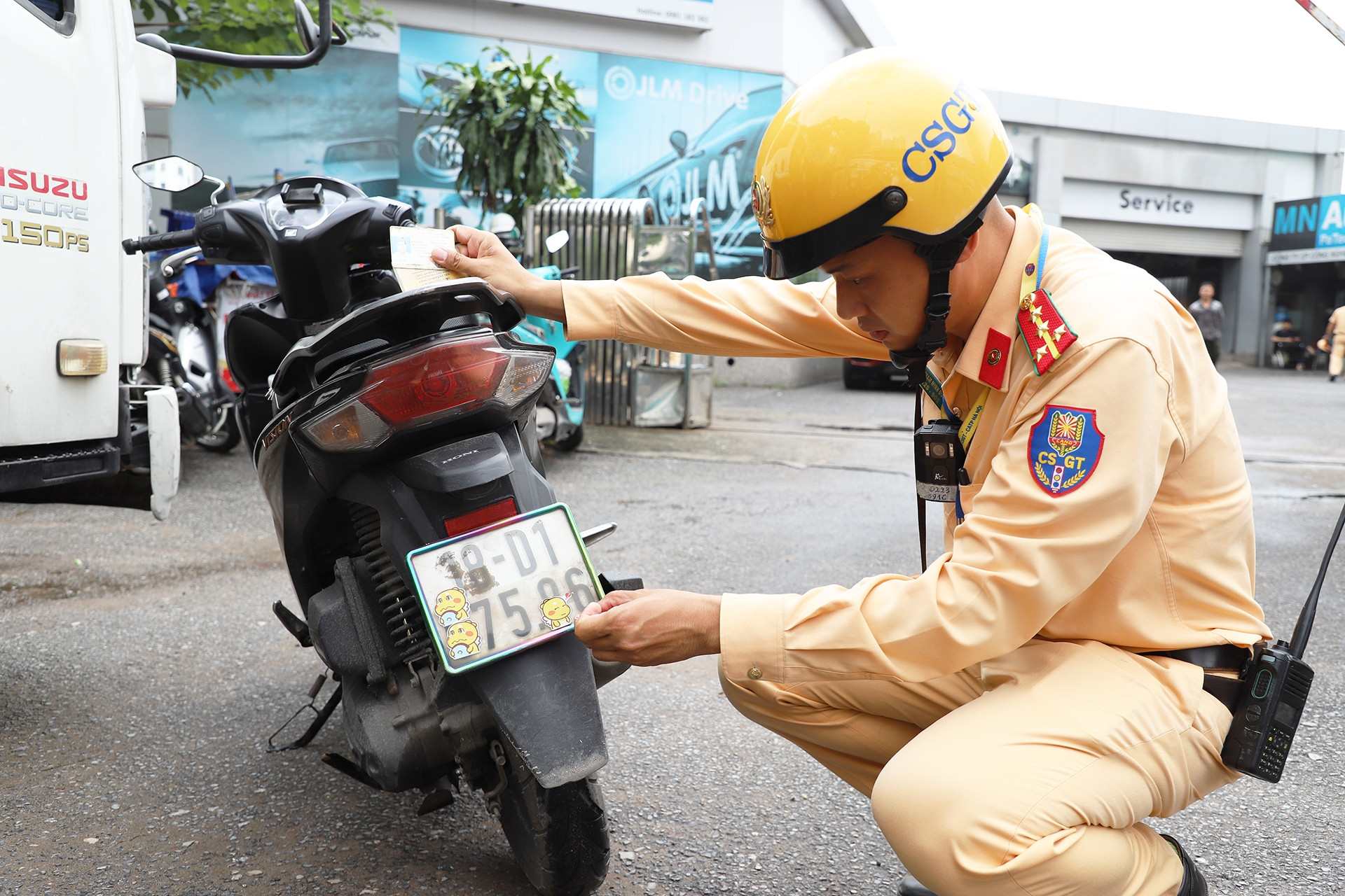 Tài xế che biển 'né' camera AI, Cục CSGT đề xuất tăng nặng mức xử phạt