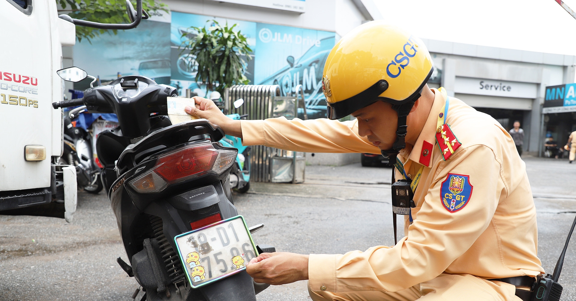 Tài xế che biển 'né' camera AI, Cục CSGT đề xuất tăng nặng mức xử phạt