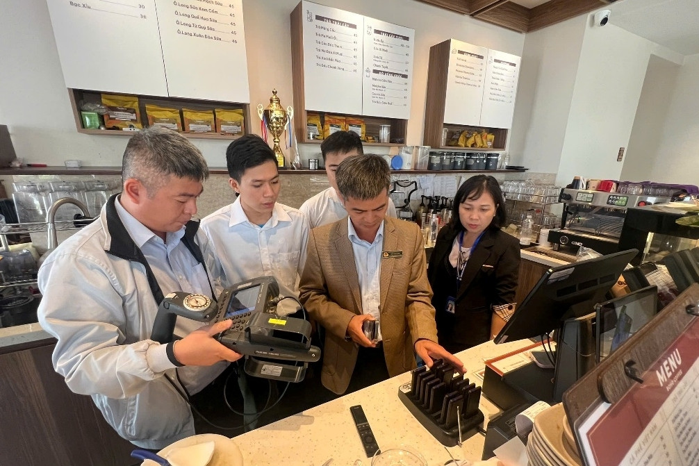 Thiết bị báo rung quán cà phê làm tê liệt hàng loạt smartkey của ô tô, xe máy