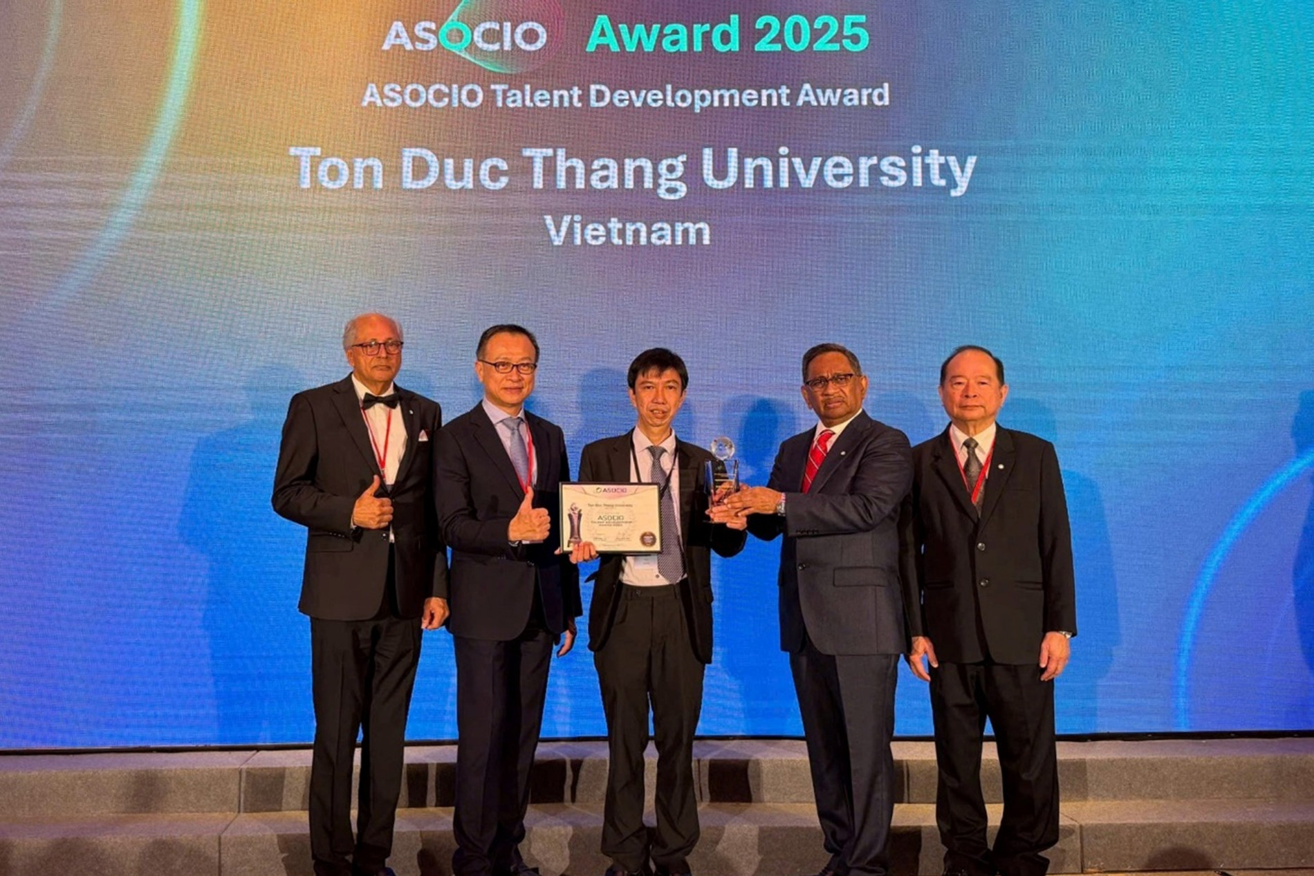 Trường Đại học Tôn Đức Thắng nhận Giải Phát triển tài năng tại ASOCIO 2025