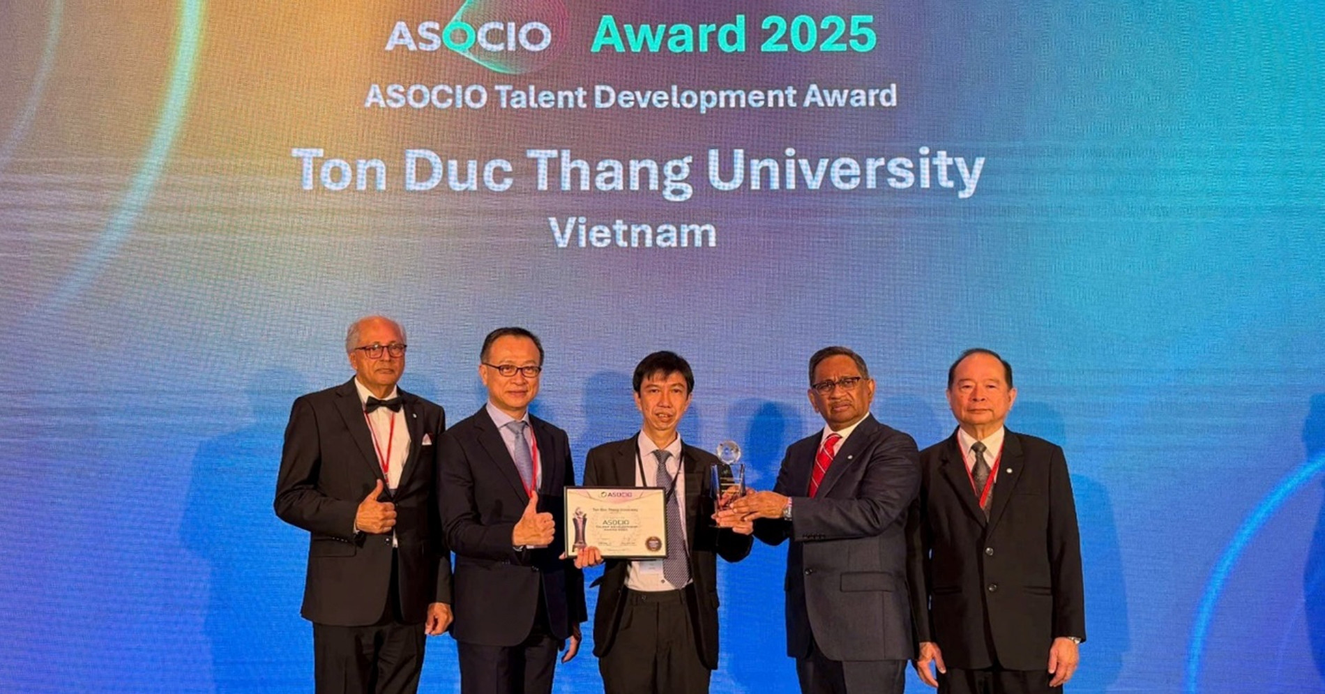 Trường Đại học Tôn Đức Thắng nhận Giải Phát triển tài năng tại ASOCIO 2025