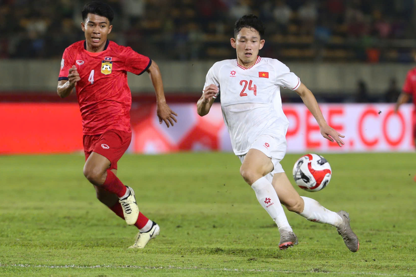 Vé trận tuyển Việt Nam vs Lào chỉ... 13 nghìn đồng