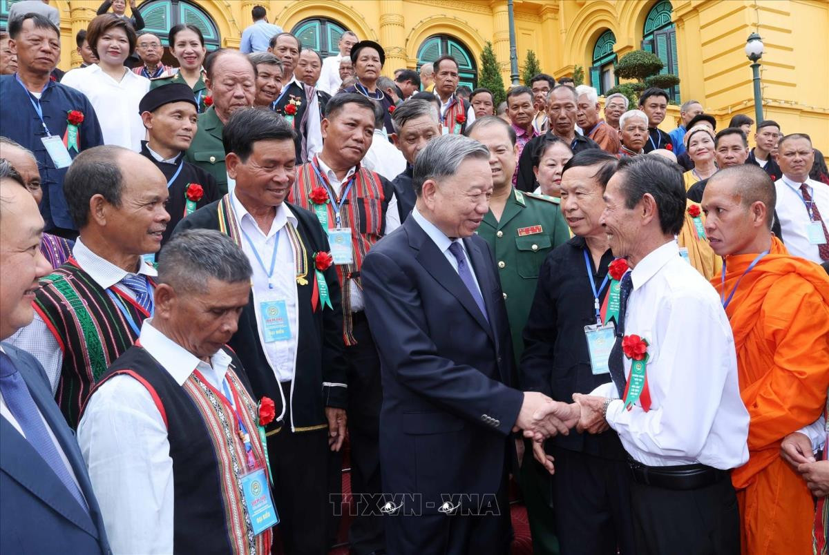 vna potal chu tich nuoc gap mat doan dai bieu nguoi co uy tin tieu bieu trong dong bao dan toc o khu vuc bien gioi hai dao 743123715 17 43 10.jpg