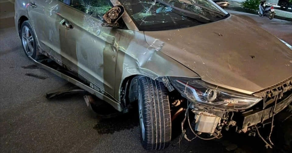 Vụ đám đông đập phá ô tô ở Nghệ An: Tạm giữ tài...