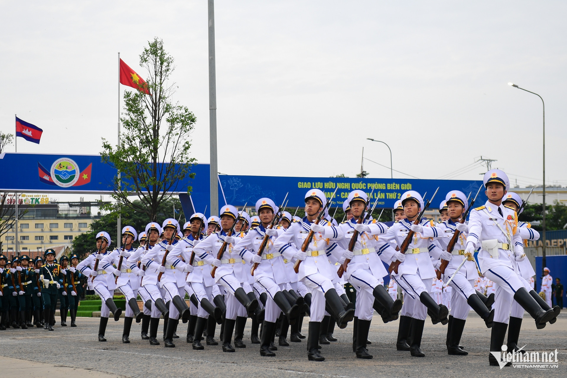 W-GLHNQP Việt Nam CPC 2.jpg